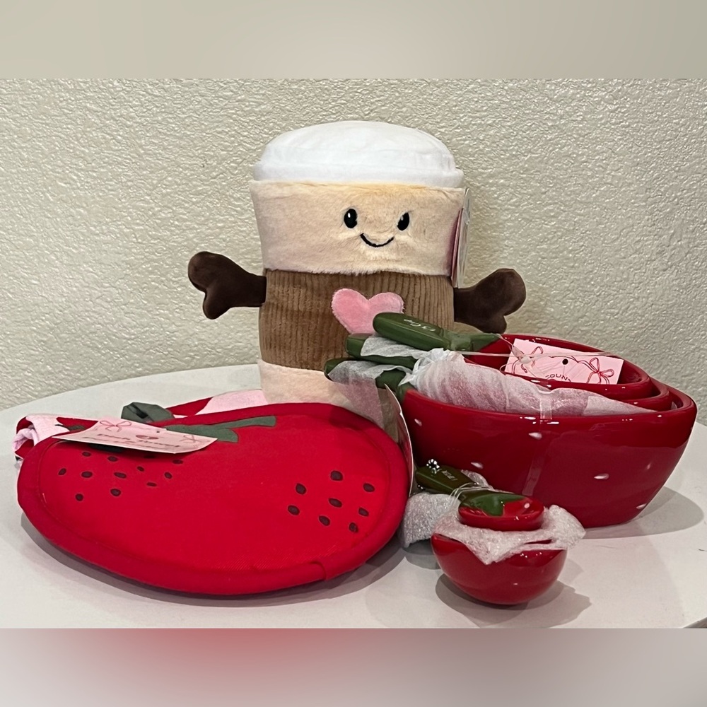 TARGET :: STRAWBERRY HOUSEWARES
